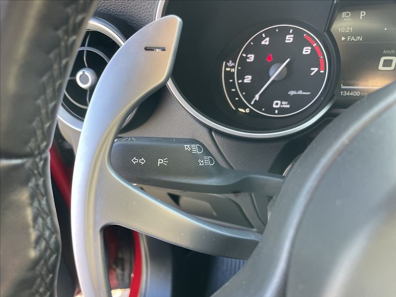 Alfa Romeo Stelvio 2,0 Turbo 280k Q4 AT8 4x4 Tažn - fotka 16 z 30