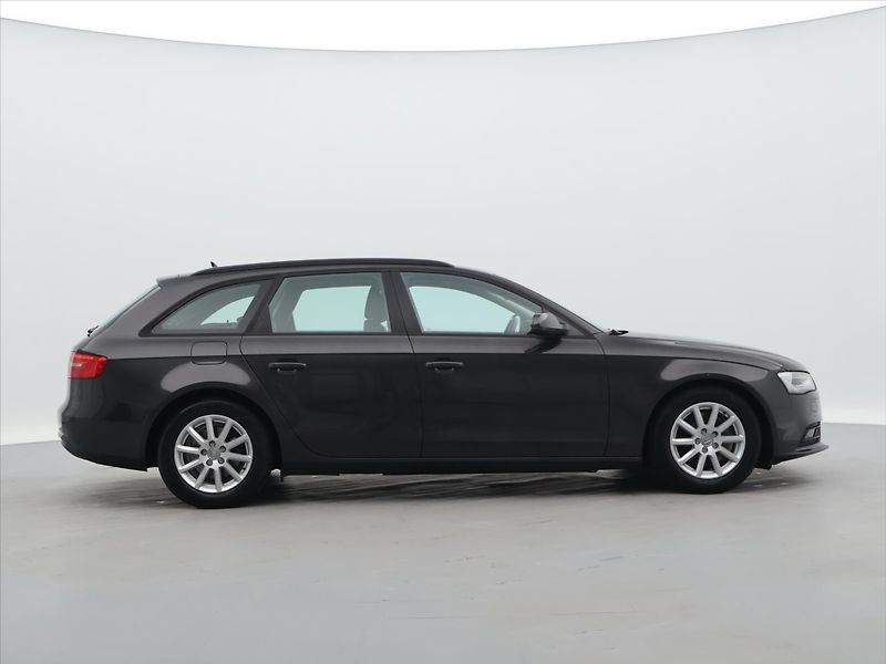 Audi A4 2,0 TDi 100kW Kůže Pano Navi - fotka 7 z 34