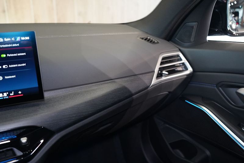 BMW Řada 3 M340i xDrive Touring, M PRO - fotka 40 z 46