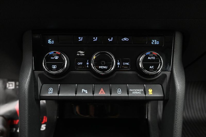 Škoda Karoq 2,0 TDI 85 kW DSG TAŽNÉ Záruka - fotka 21 z 32
