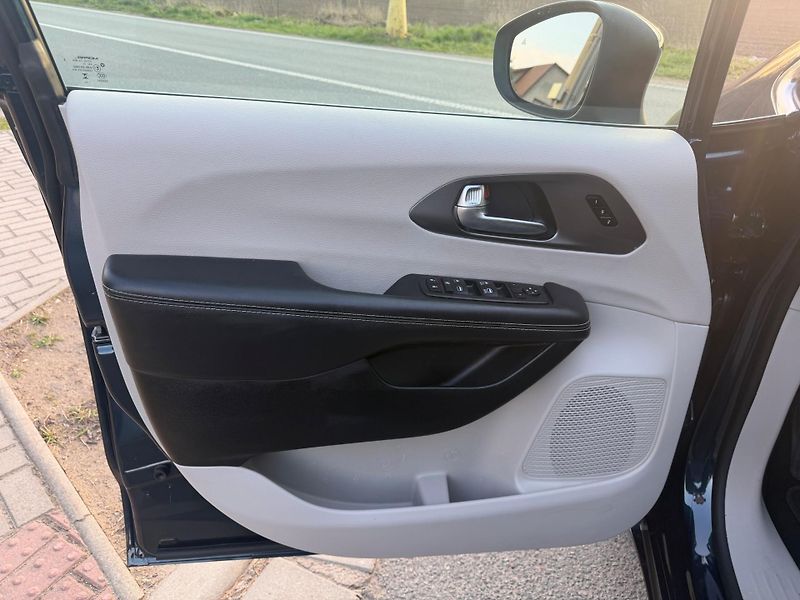 Chrysler Pacifica (2023) 3,6 Pentastar Radar RU 2023 - fotka 14 z 17