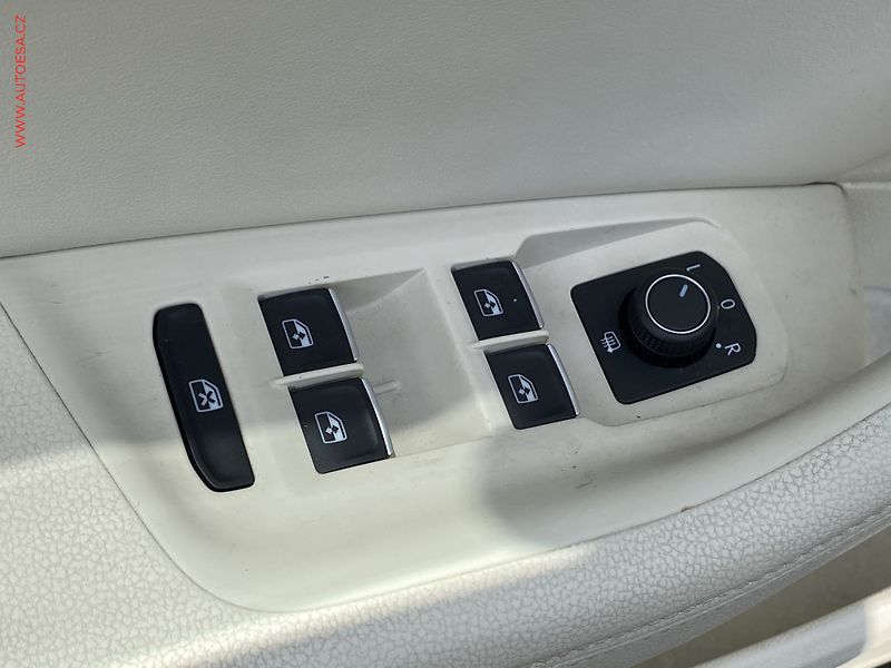 Volkswagen Passat (2018) 2.0 TDi, ČR, Highline, DSG - fotka 13 z 20