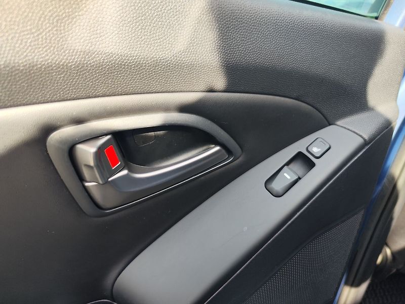 Hyundai ix35 2.0 GDI/122kW Style Navi - fotka 11 z 36