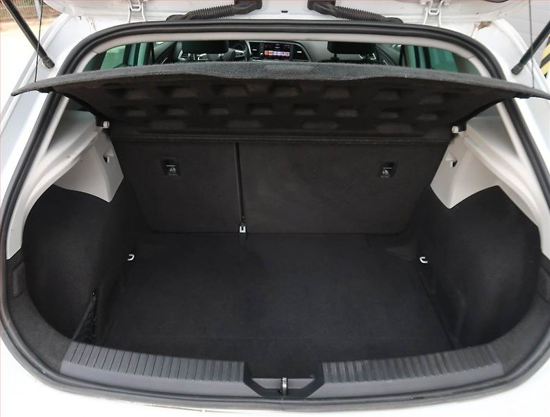 Seat Leon (2020) 1.5 TSI, Kůže, Navi, Tempomat - fotka 14 z 19
