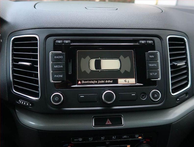 Volkswagen Sharan (2012) 2.0 TDI, Xenony, Tempomat - fotka 25 z 28