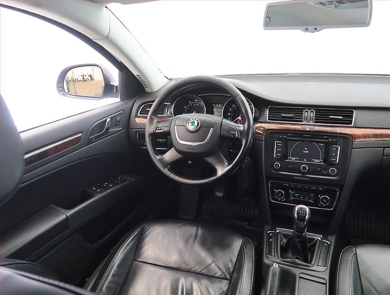 Škoda Superb (2011) Elegance 1.4 TSI, Navi, Xenony - fotka 7 z 23