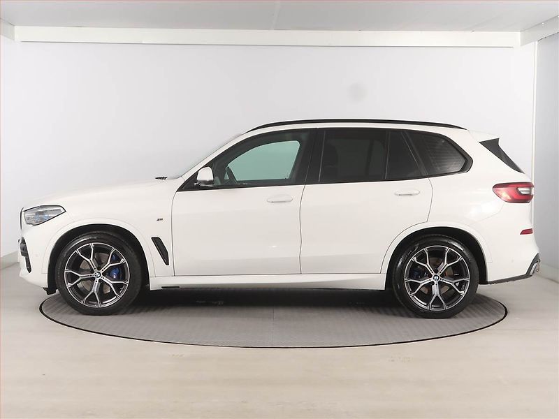 BMW X5 (2022) xDrive30d - fotka 3 z 21