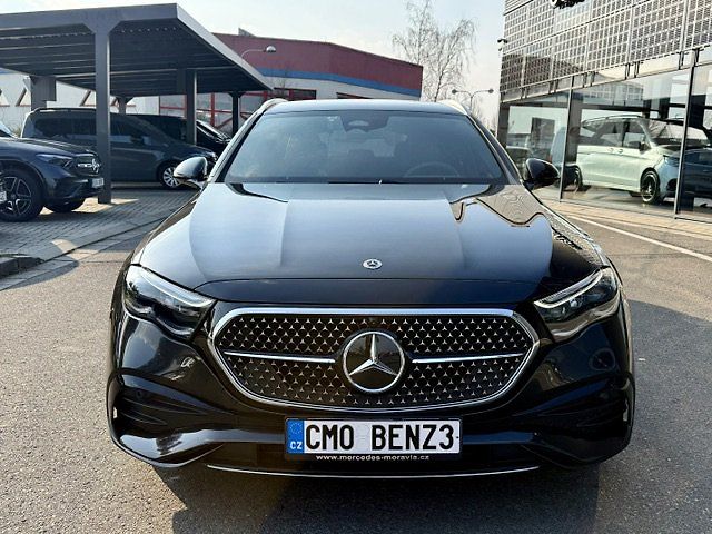 Mercedes-Benz Třídy E (2025) 300 de 4MATIC kombi s EQ - fotka 3 z 46
