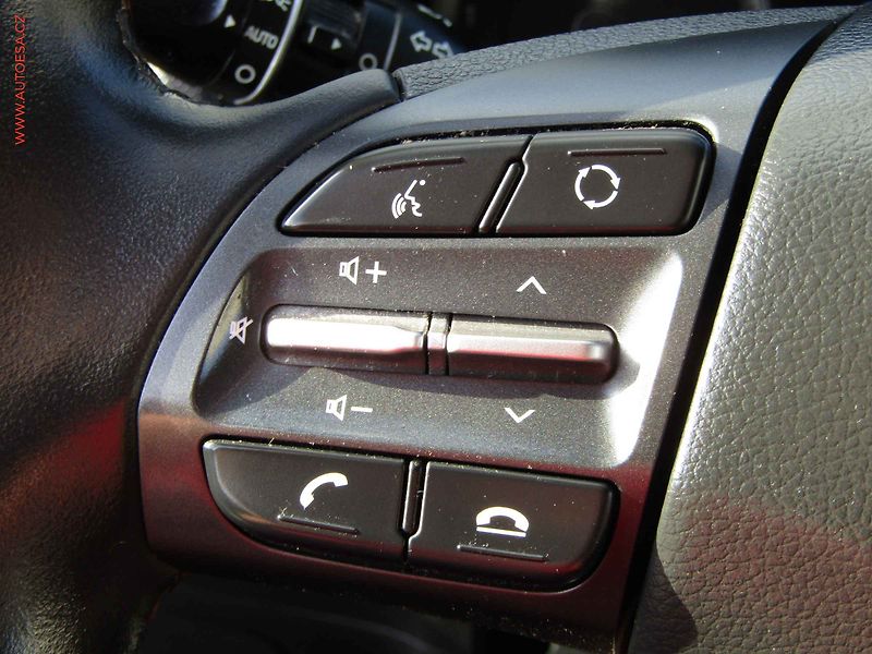 Hyundai Kona (2019) 1.0 T-GDi, Navi, kamera - fotka 12 z 22