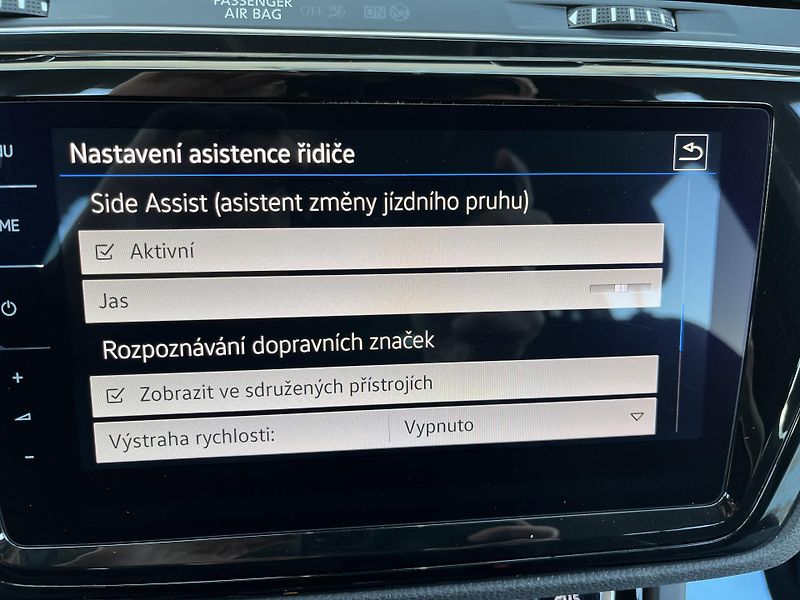 Volkswagen Touran (2020) 2.0TDI DSG VÝB*13000€ HIGHLINE - fotka 26 z 48