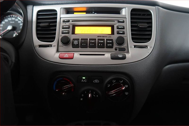 Kia Rio (2008) 1.4 16V, po STK, plně pojízdný - fotka 12 z 15