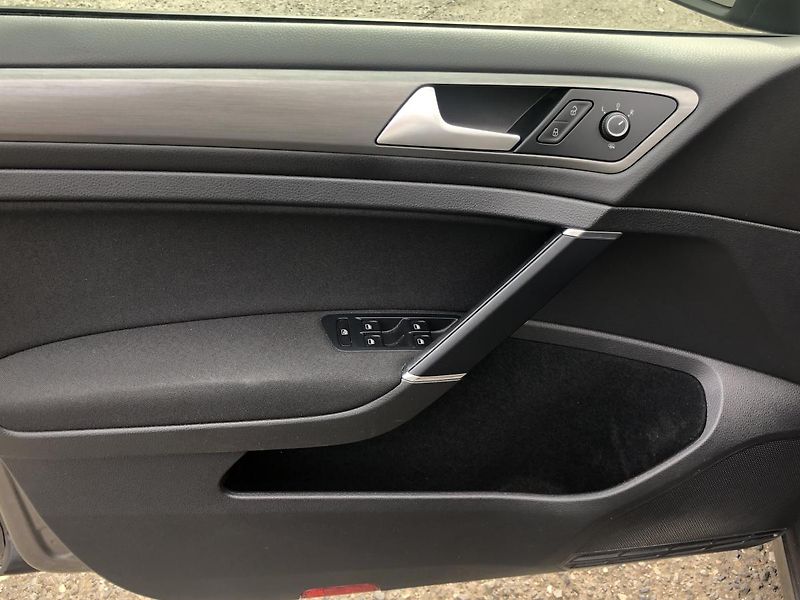 Volkswagen Golf Variant (2013) 1,6TDI DSG Comfortl. Nez. top. - fotka 23 z 65