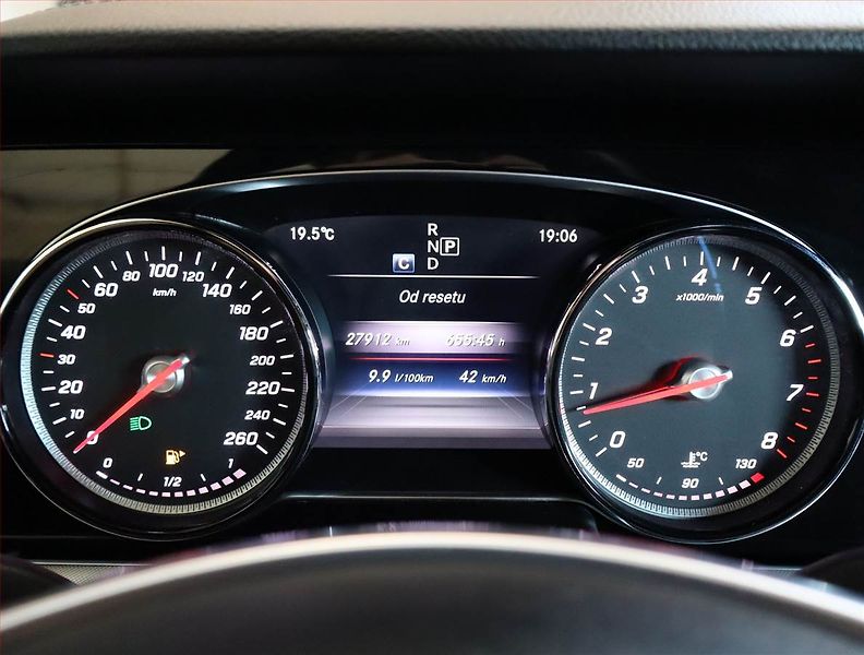 Mercedes-Benz Třídy E (2018) AMG Paket E 200 - fotka 11 z 26