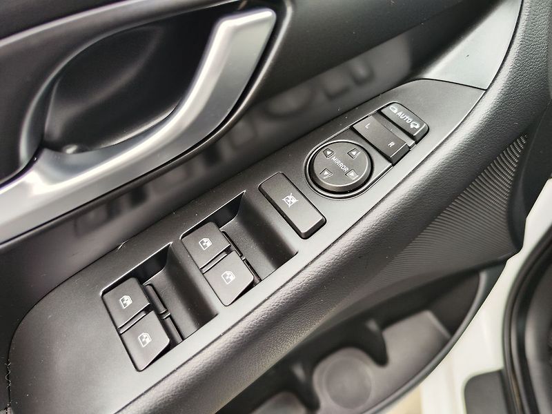 Hyundai i30 1.5 T-GDI/117kW Smart Navi - fotka 31 z 34