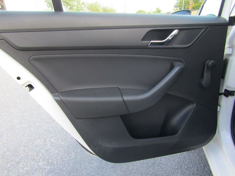 Škoda Rapid (2015) 1.2 TSI 77kW  TOP QUALITY - fotka 21 z 37