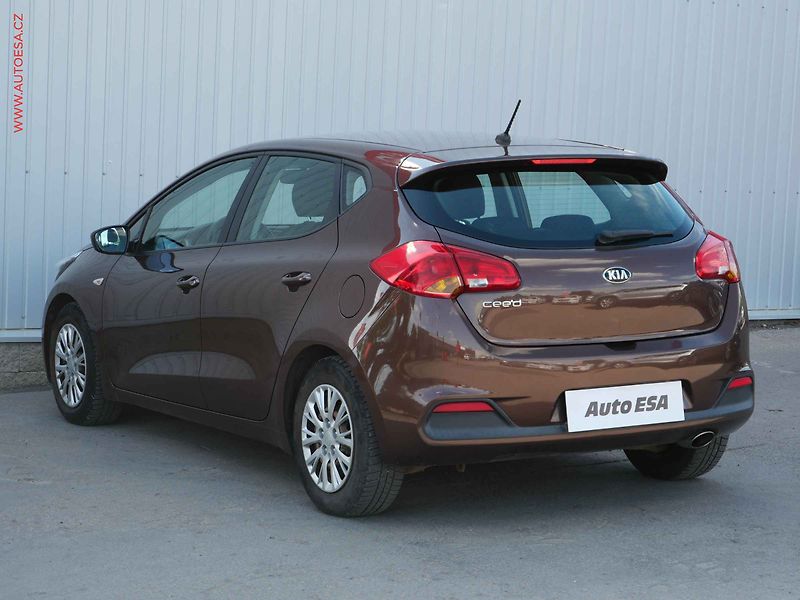 Kia Ceed (2016) 1.4 i, 2.maj,ČR, servis - fotka 6 z 15
