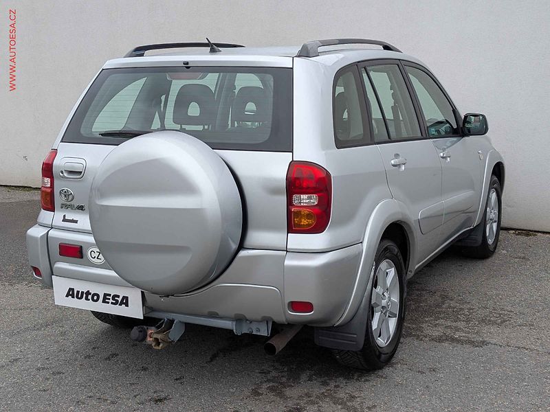 Toyota RAV4 (2004) 2.0 VVT-i 4WD, ČR, AC, TZ - fotka 4 z 15