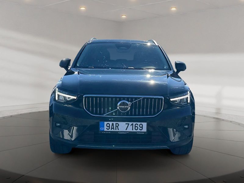 Volvo XC40 (2023) ULTIMATE BRIGHT B4 P 145kW AWD - fotka 2 z 11