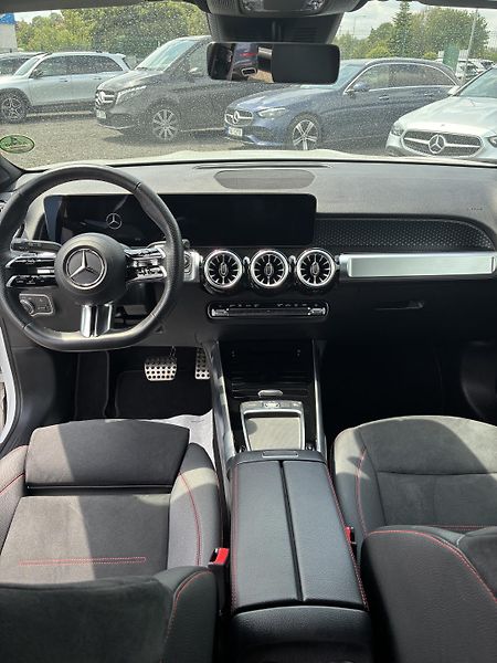 Mercedes-Benz GLB (2024) 200d 4MATIC - fotka 10 z 13