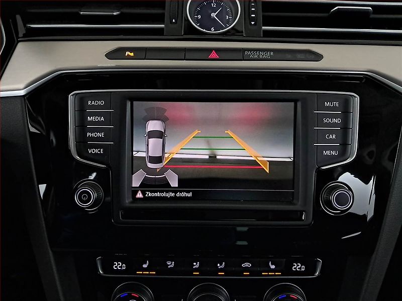 Volkswagen Passat (2017) Highline 1.8 TSI, Automat - fotka 16 z 17
