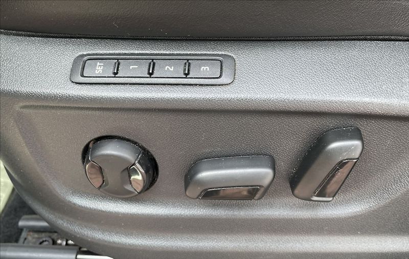 Škoda Karoq 2,0 2,0TDi,110kW,STYLE.,4x4,DS - fotka 34 z 35