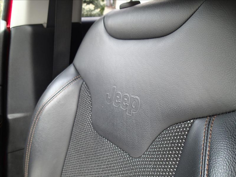 Jeep Compass 2,0 103 KW,Longitude 4WD,2.Maj - fotka 32 z 51