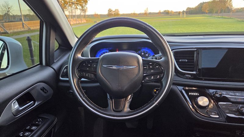 Chrysler Pacifica 3,6L 211 kW,Limited 7 míst,LPG - fotka 21 z 48