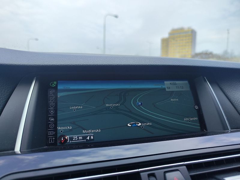 BMW Řada 5 520d/140kW xDrive 8AT - fotka 18 z 32