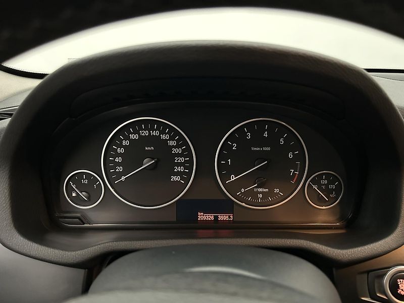 BMW X3 3.0 i 4x4 XDRIVE - fotka 17 z 23