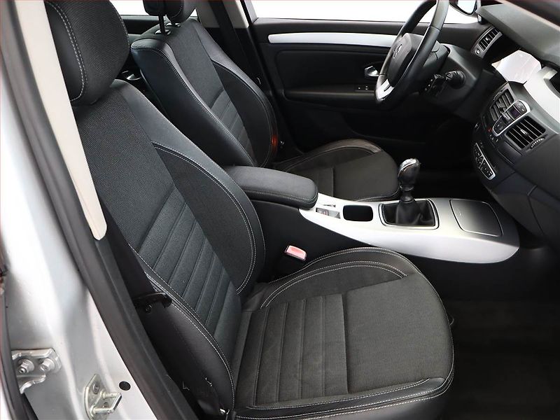 Renault Laguna (2008) 2.0 DCi, jezdí dobře, Xenony - fotka 7 z 15