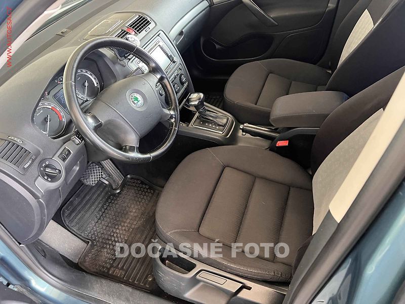 Škoda Octavia (2005) 1.9 TDi, ČR, Automat, xenon - fotka 3 z 3