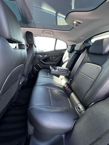 Jaguar I-Pace EV400 AWD S 90kWh SOH 92% - fotka 21 z 27