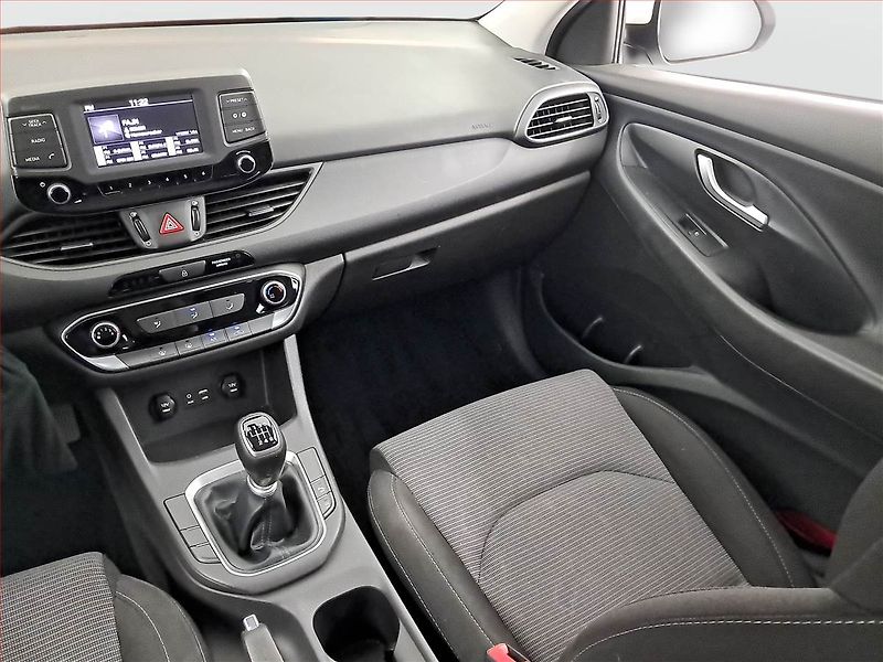 Hyundai i30 (2019) 1.6 CRDi, Tempomat - fotka 8 z 17