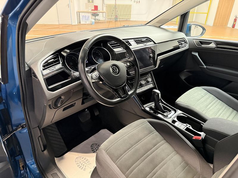 Volkswagen Touran 2.0 TDI BMT Highline DSG - fotka 5 z 12