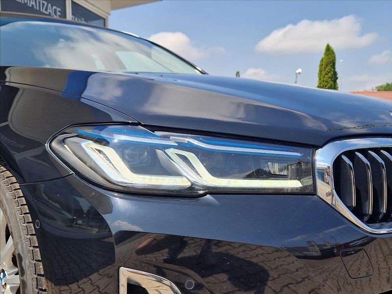 BMW Řada 5 3,0 530d TOURING KOMPLETVÝBAVA - fotka 11 z 46