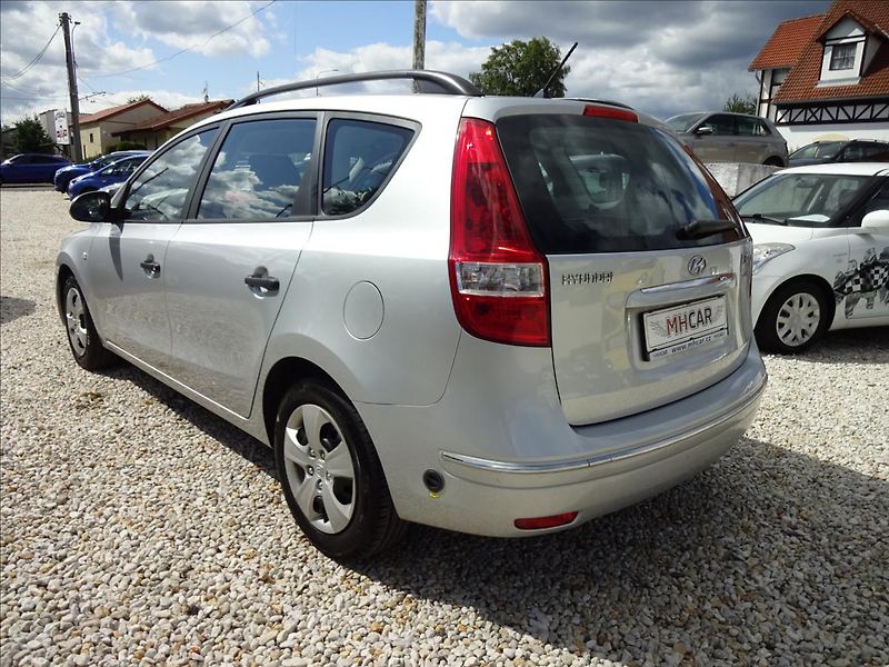 Hyundai i30 1,4i 16V 80kW LPG COMBI - fotka 4 z 46