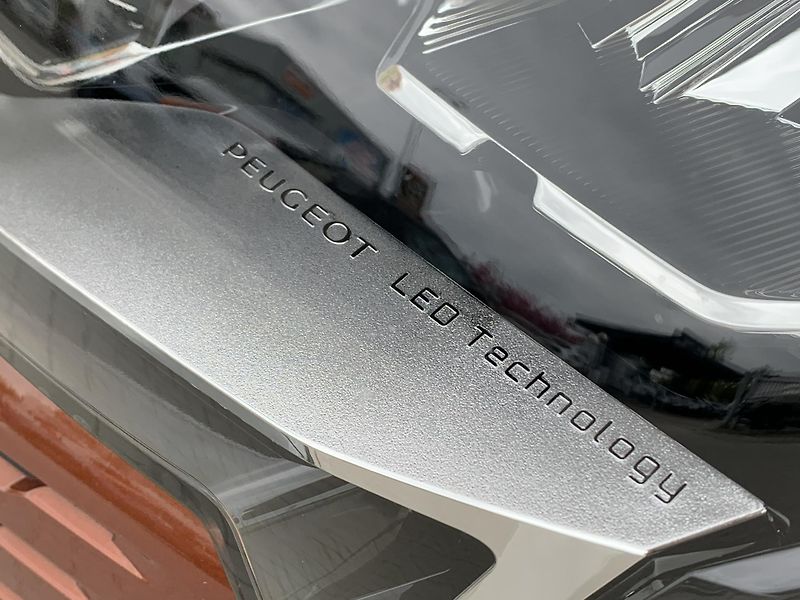 Peugeot 5008 ALLURE PACK 1,2 PureTech 96kW - fotka 27 z 29