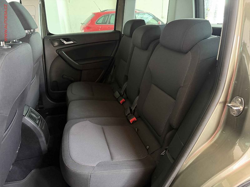 Škoda Yeti (2015) 2.0 TDi, 2.maj,ČR, AMB, TZ - fotka 9 z 18