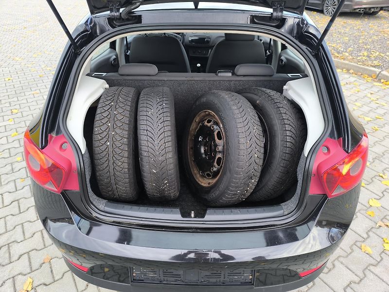 Seat Ibiza (2011) 1.2 DOLOŽENÉ KM, 1.MAJITEL - fotka 11 z 29