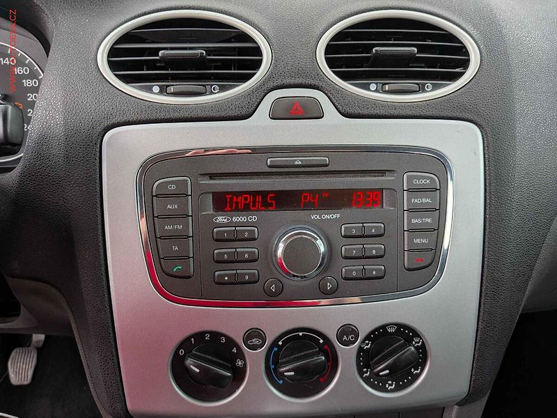 Ford Focus (2007) 1.6i, AC, temp - fotka 11 z 13