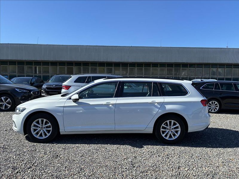 Volkswagen Passat 2,0 TDI TAŽNÉ KAMERA KEYLESS - fotografie inzerátu