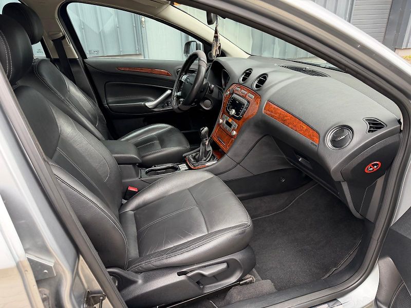 Ford Mondeo 2,0i 16V Ghia / servis.kn. /  - fotka 18 z 31
