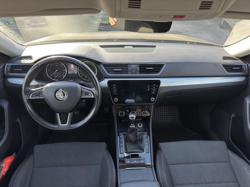 Škoda Superb - fotka 7 z 10