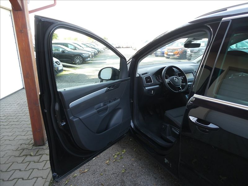 Volkswagen Sharan 2,0 TDi 110kW serviska, závěs - fotka 19 z 50