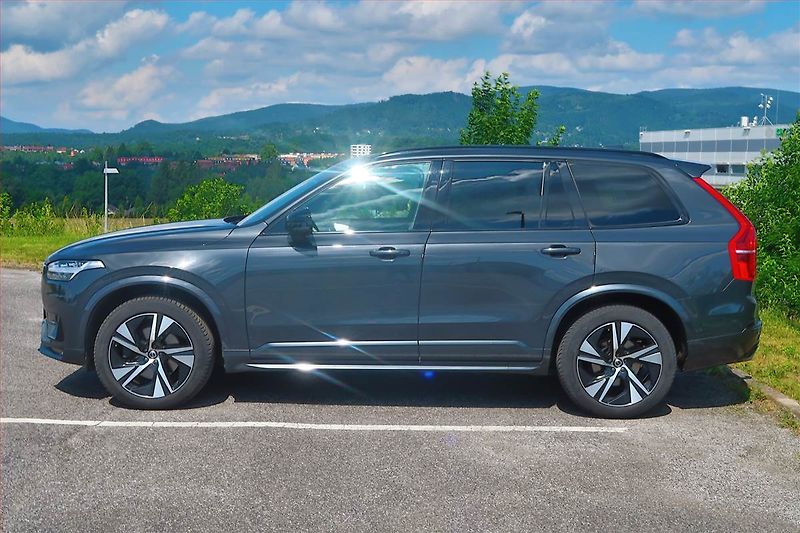 Volvo XC90 (2020) R-Design B5 AWD - fotka 3 z 21