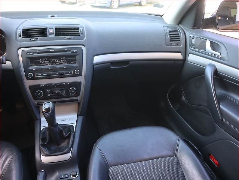 Škoda Octavia (2011) 1.6 TDI, Tempomat - fotka 8 z 16