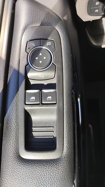 Ford Tourneo Custom (2020) - fotka 25 z 26