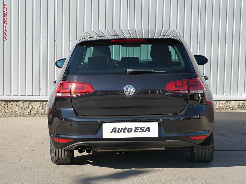 Volkswagen Golf (2015) 2.0 TDi VII, Highline - fotka 5 z 23