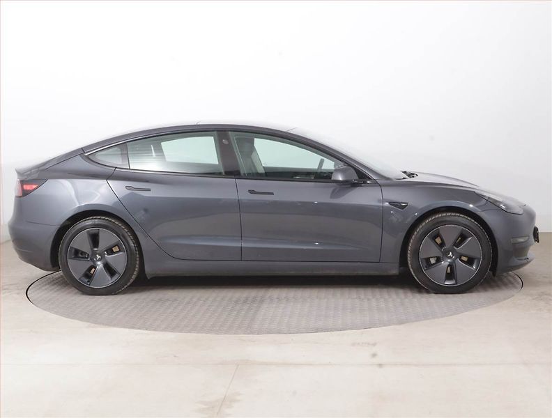 Tesla Model 3 (2023) Long Range RWD 79kWh, SoH 91% - fotka 6 z 21