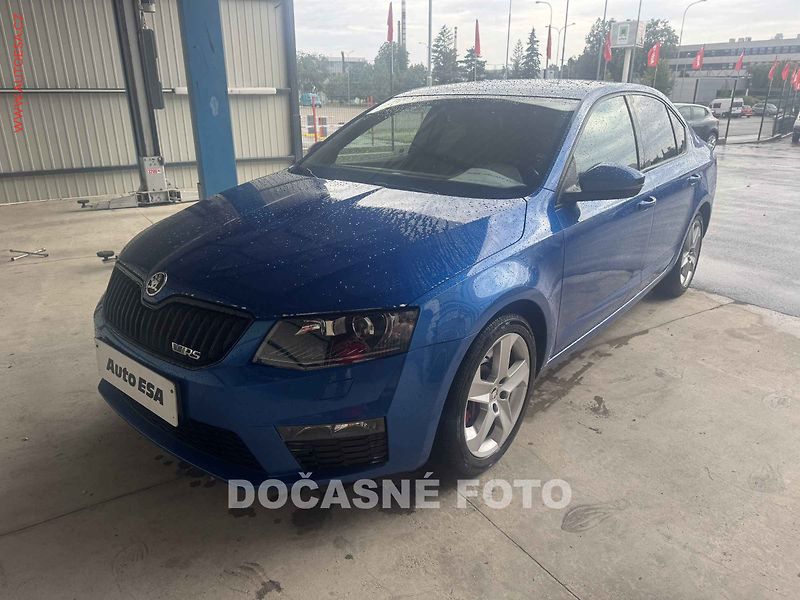 Škoda Octavia (2014) 2.0TDi, ČR, bixen, autoAC - fotka 1 z 3